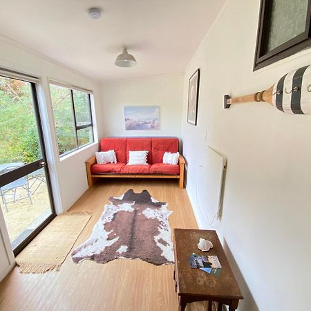 Beachside Gem - Cosy Chalet Parapara Ngoại thất bức ảnh