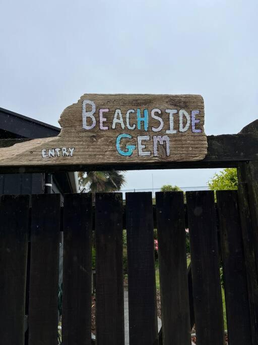 Beachside Gem - Cosy Chalet Parapara Ngoại thất bức ảnh